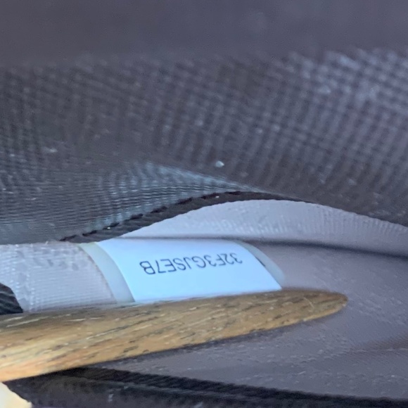 Michael Kors Large Jet Set Travel Logo Wallet EUC - Picture 12 of 13